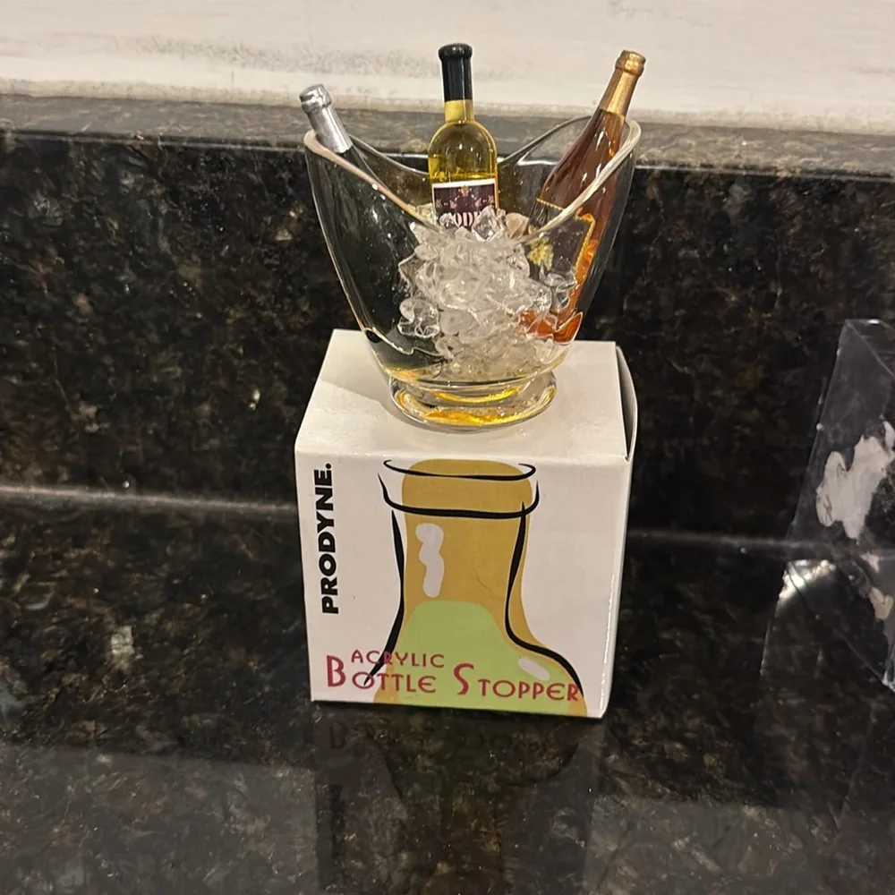 NIB Acyclic Wine Bottle Stopper
